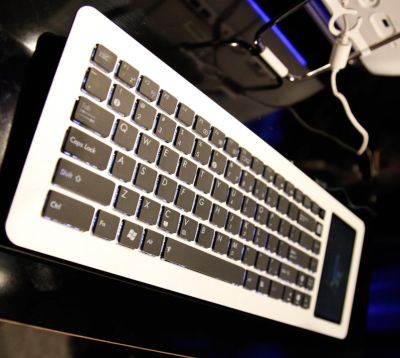 eee-keyboard-un-tastiera-computer1 Eee Keyboard e nuovi Netbook Asus con Windows 7, Touchscreen, TV, GPS e forse Android